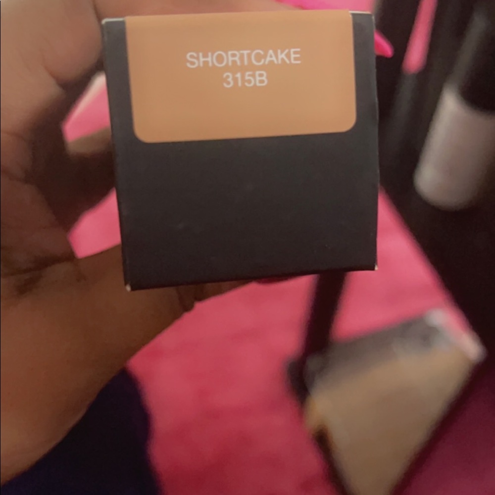 Huda beauty foundation